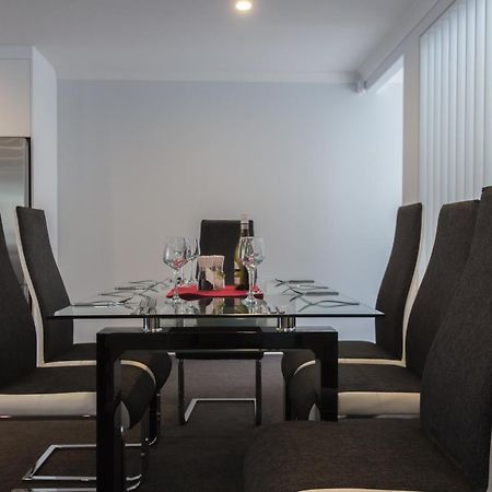 The York Apartments Хамилтън Екстериор снимка